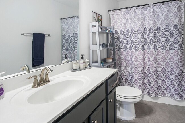Building Photo - Glenmoor 3BR/2BA – Minutes from Downtown C...