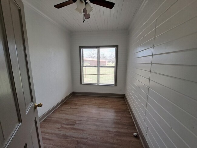 Building Photo - 208 S Andrews Dr