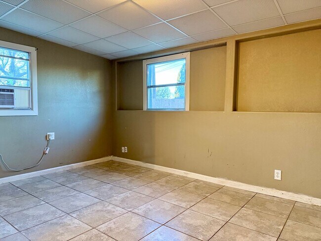 Building Photo - For Rent