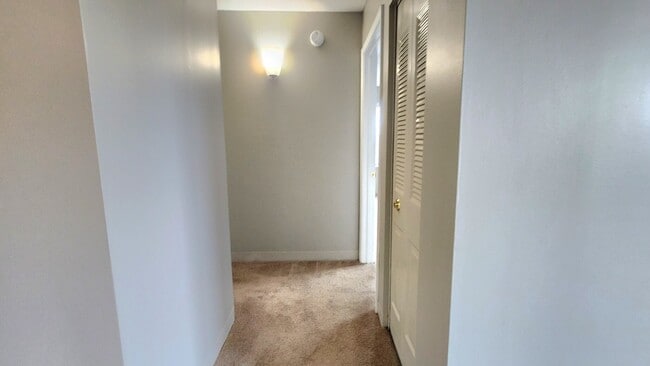 Building Photo - 65 North Point Dr