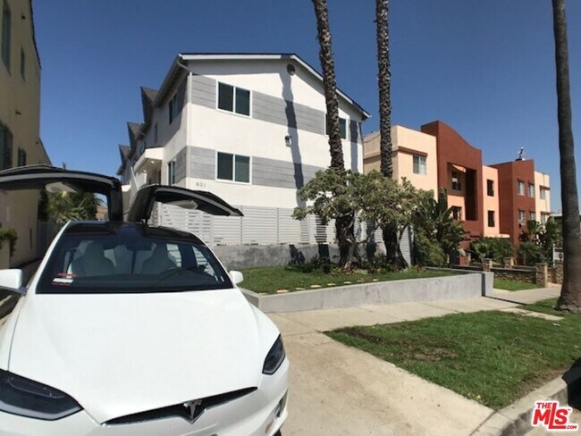 Building Photo - 601 Normandie Ave