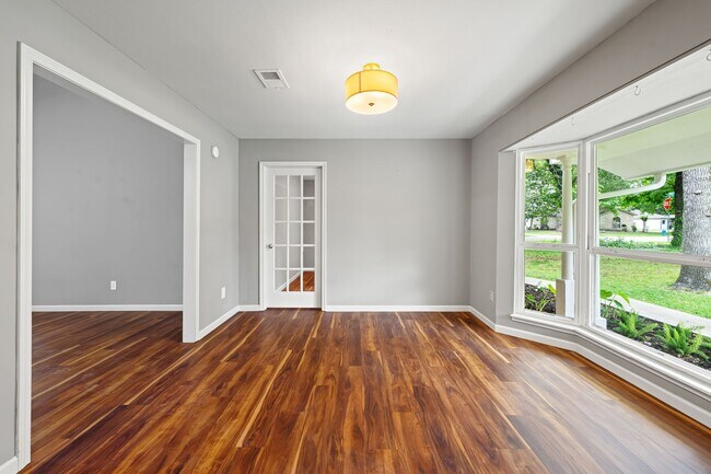 Building Photo - 25802 Maplewood Dr