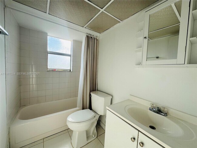 Building Photo - 1800 SW 81st Ave