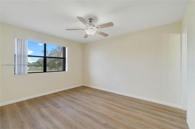 Building Photo - 561 NW 100th Pl