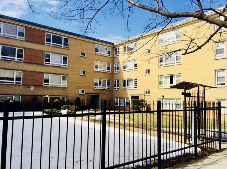 Building Photo - 6112 N Damen Ave