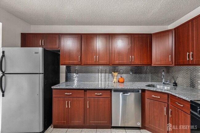 Building Photo - 115 Albury Way