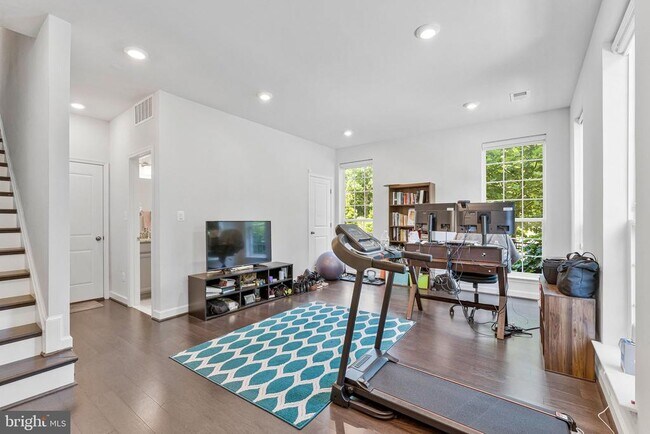 Building Photo - 4402 Fair Lakes Ct