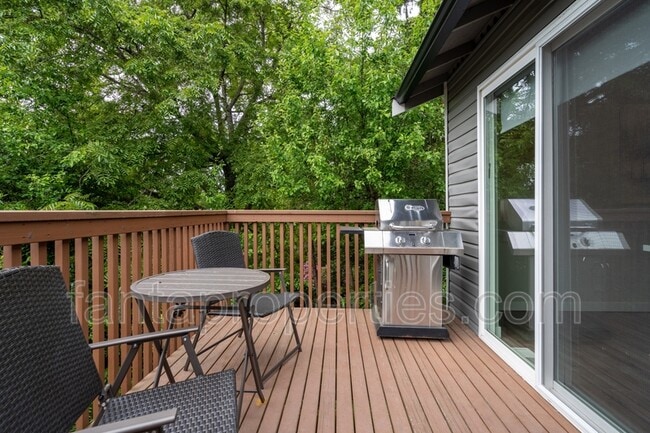 Building Photo - 10035 61st Ave S