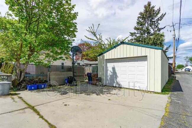 Building Photo - 4728 N Madison St