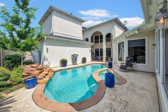 Building Photo - 70 Blooming Grove Ln