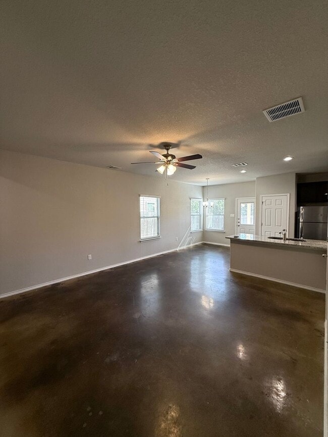 Building Photo - Beautiful Modern 3-Bed, 2-Bath Duplex with Private Yard & Spacious Layout