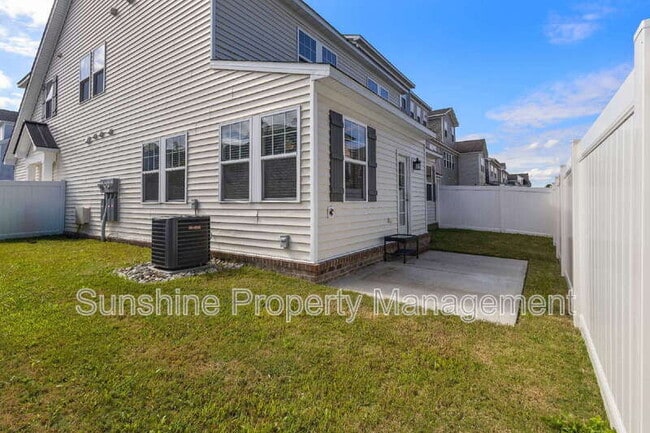 Building Photo - 400 Rhema Rd