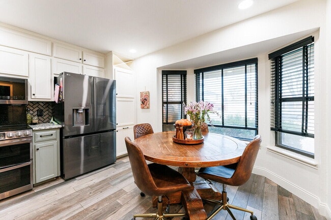 Building Photo - 6037 72nd St