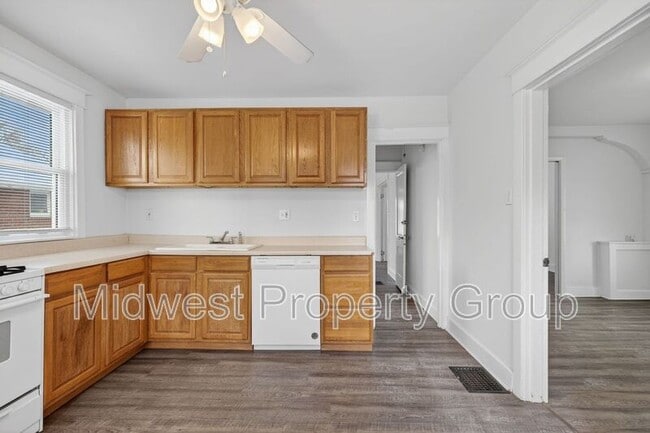 Building Photo - 8962 Burton Ave