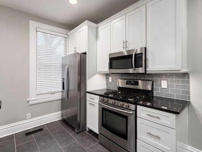 Building Photo - Central German Village Location!