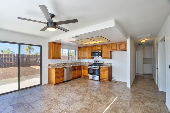 Building Photo - 3 bedroom 2 baths Murrieta