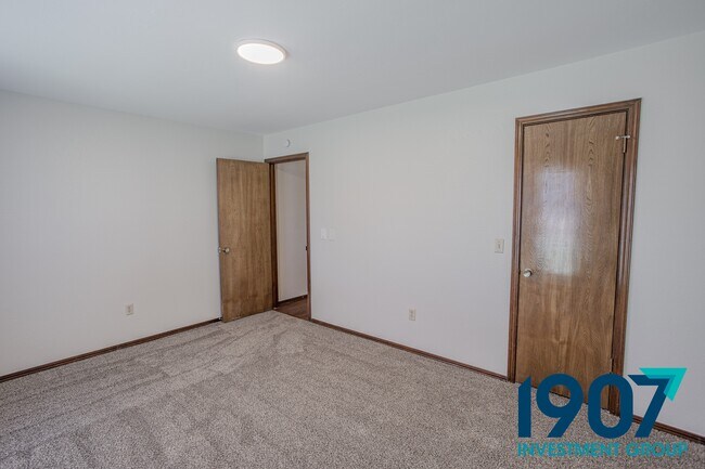 Building Photo - 1433 SW 93rd St