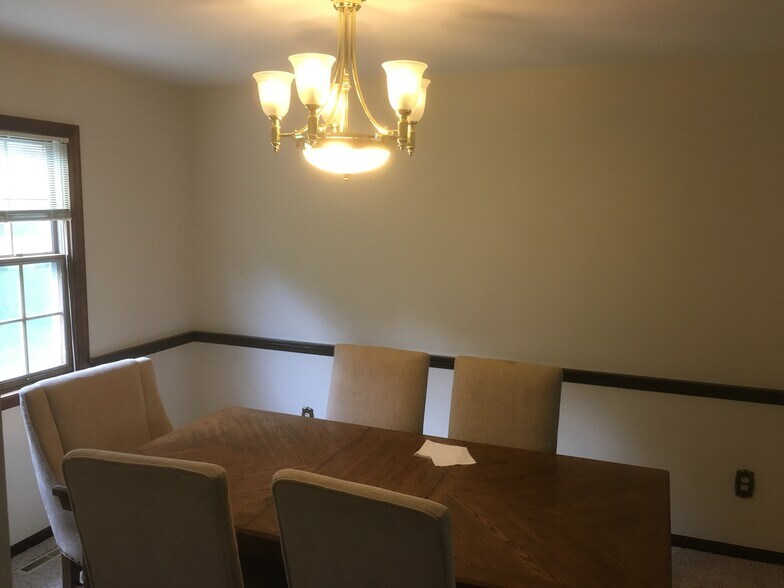 Building Photo - 5876 Mall View Ct