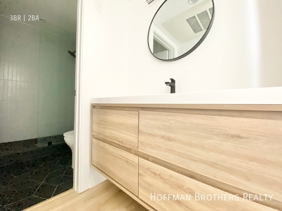 Building Photo - 233 Rosemont Ave