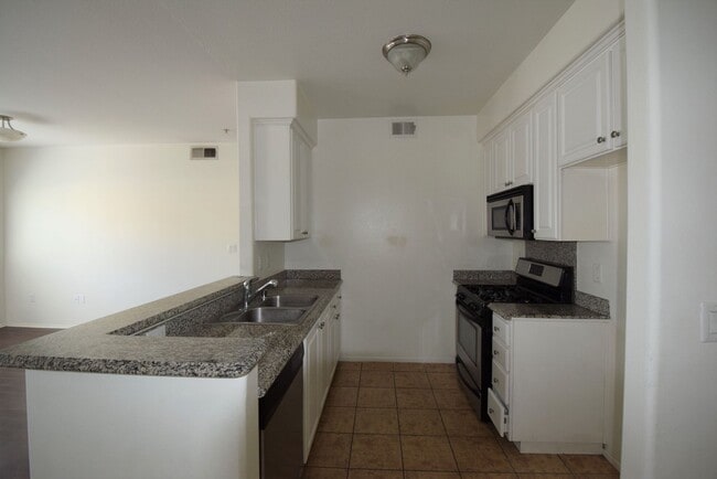 Building Photo - 5500 Bonner Ave