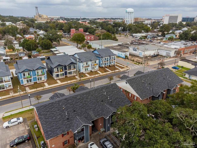 Building Photo - 520 N De Villiers St