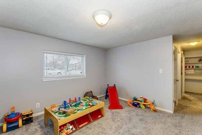 Building Photo - Nicely updated single family home in North...