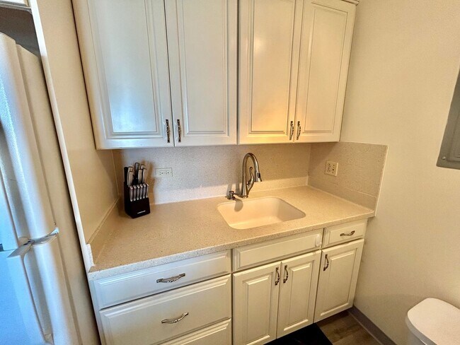 Building Photo - Kinau Lanais Furn. 1 Bdrm., 1 bathroom with 1 cov'd/sec'd  parking