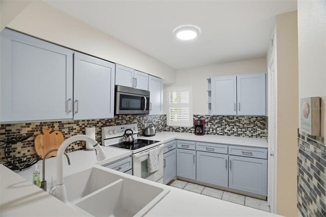 Building Photo - 5557 Sea Forest Dr
