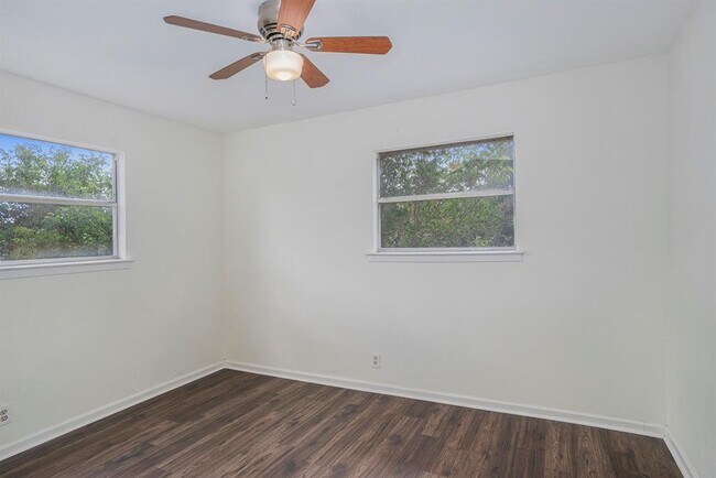 Building Photo - 405 Steeple Ridge Rd