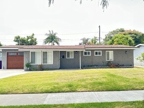 Building Photo - Spacious 3 Bed 3 Bathoom in Long Beach