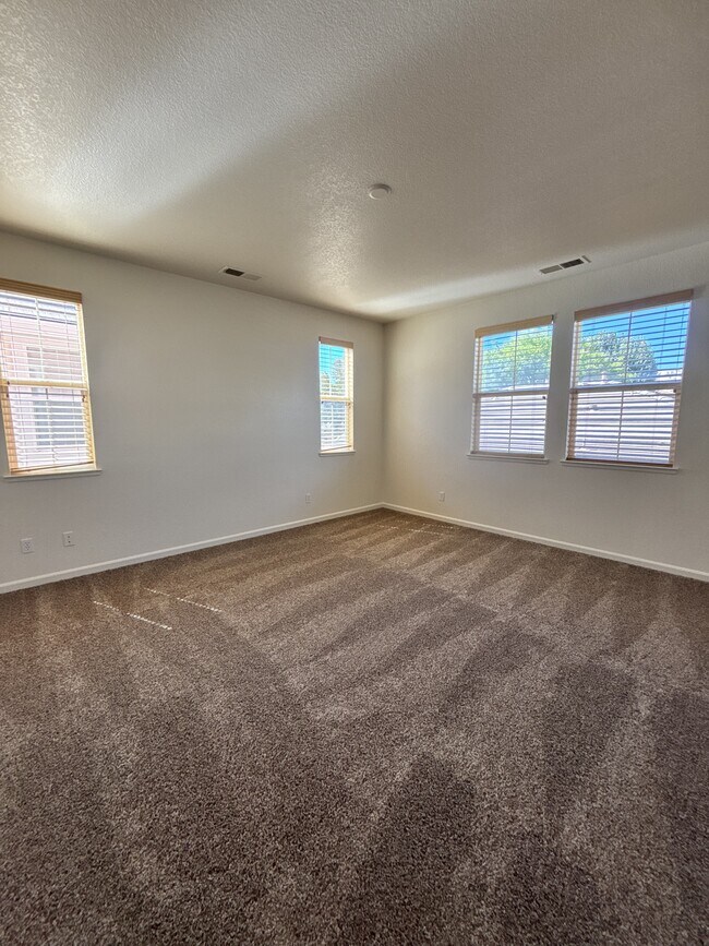 Building Photo - 9402 Vintner Cir