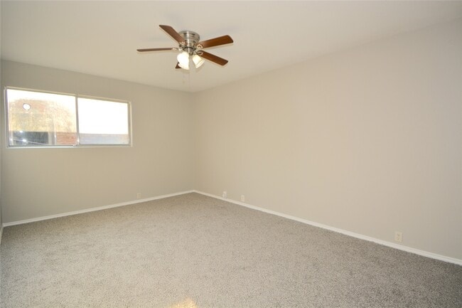 Building Photo - 2121 Fountain View Dr