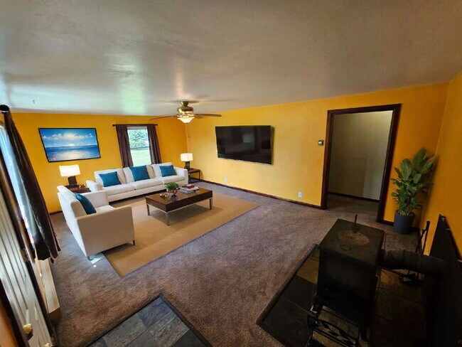 Building Photo - 7759 W Ridge Rd