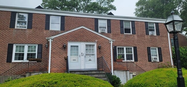 Building Photo - 293 Manville Rd