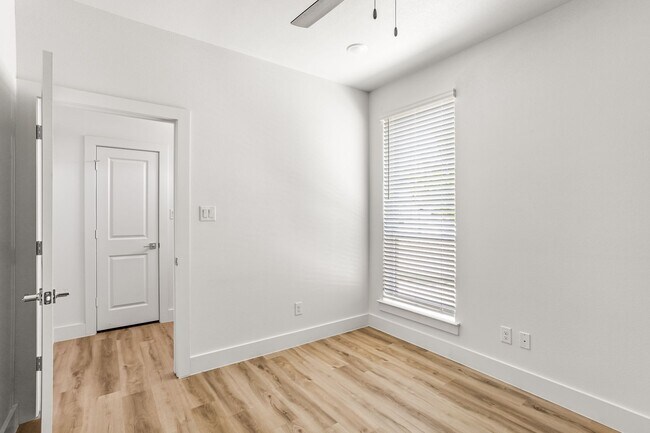 Building Photo - 2505 Benbrook Blvd