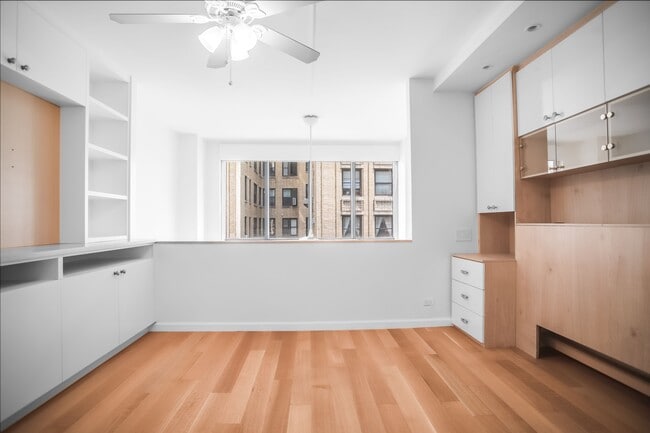 Building Photo - 250 W 89th St