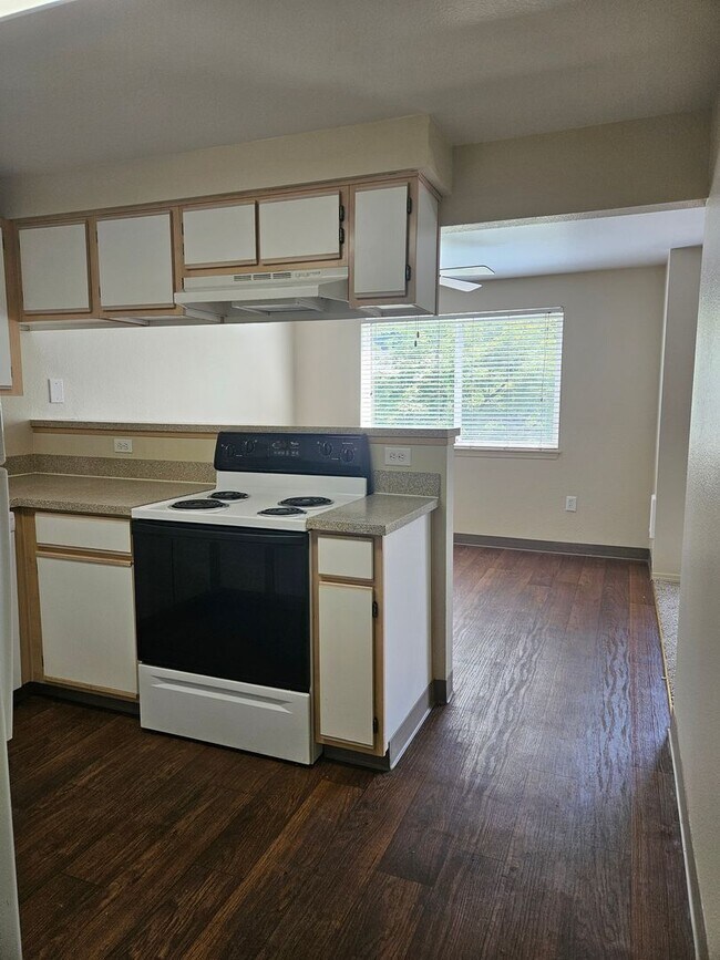 Interior Photo - Trailside