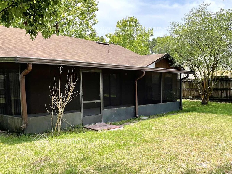 Building Photo - 158 Annandale Dr E