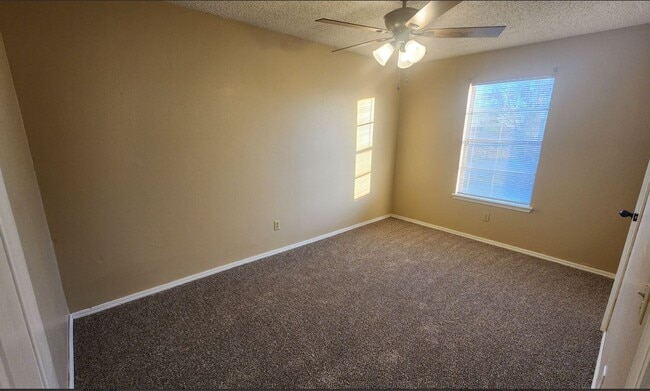 Building Photo - Spacious 2 bed, 1 bath unit in Sand Springs