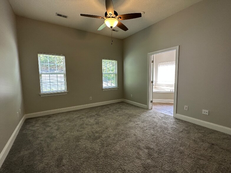 Building Photo - 4722 Lone Tree Ct