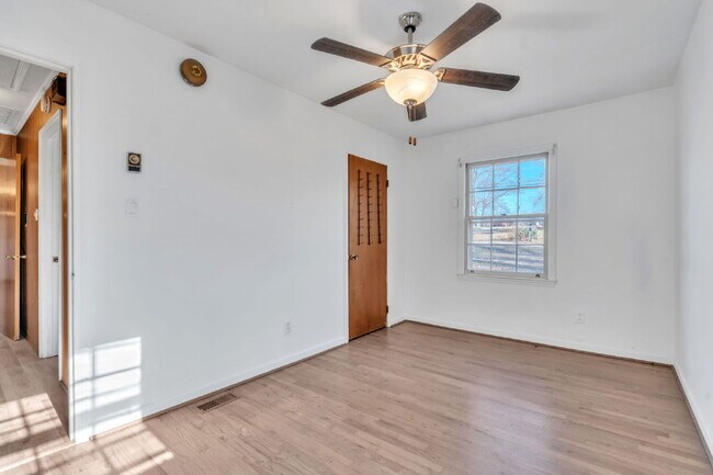 Building Photo - Well maintained 3BR, 1BA single family home with yard, carport and storage shed on quiet road in ...