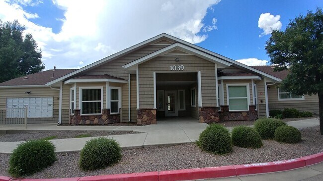 Building Photo - 1039 E Saguaro Dr