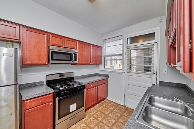 Building Photo - 5453 S Everett Ave