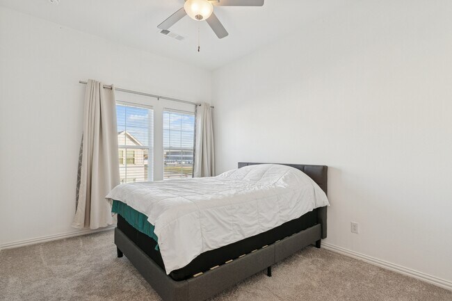 Building Photo - 4703 Kindred St