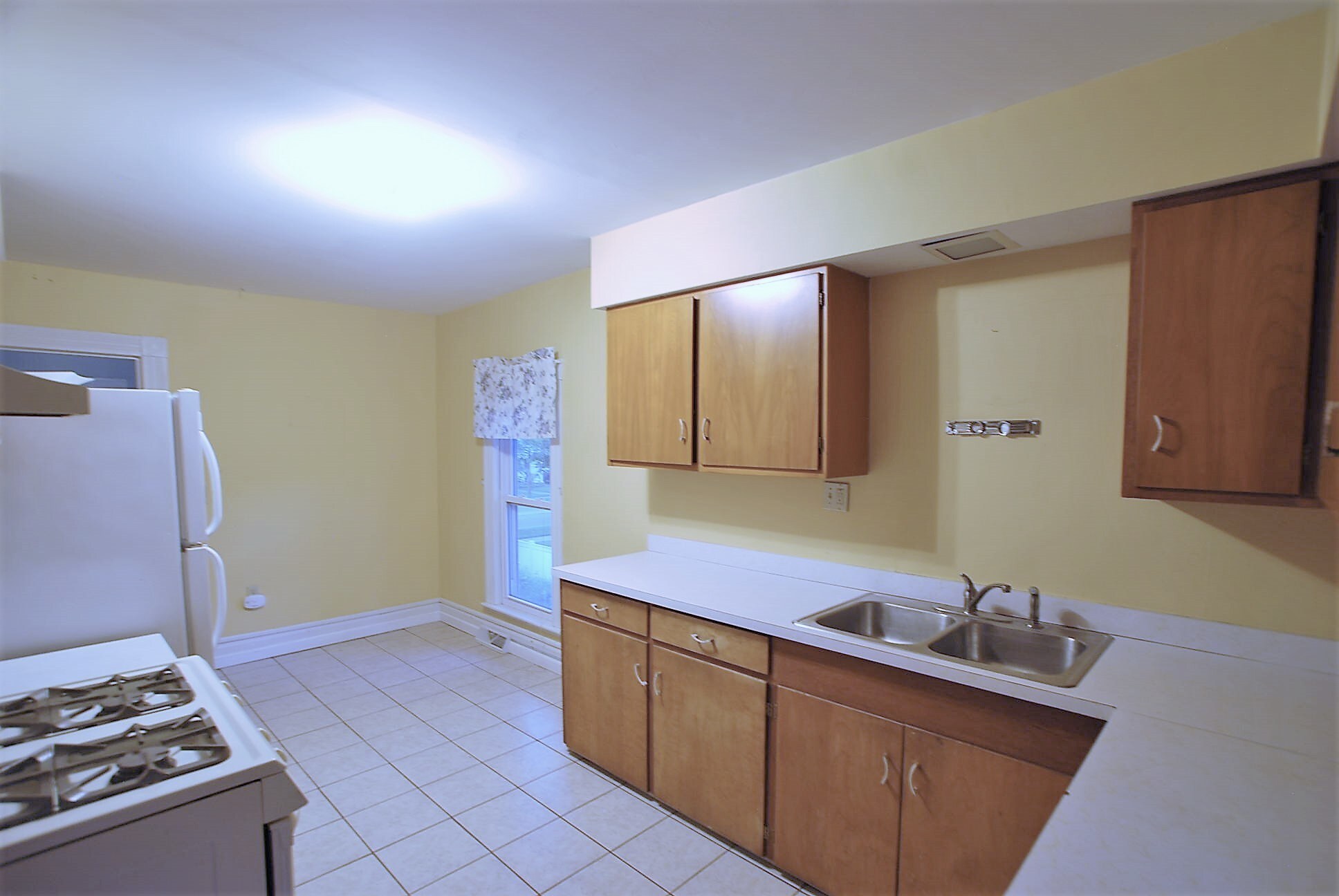 Building Photo - 146 Meadville St