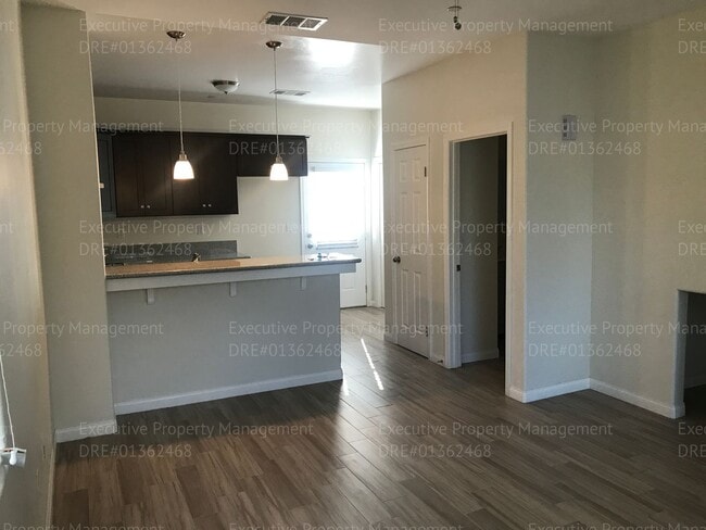 Building Photo - Bluehorse Townhomes