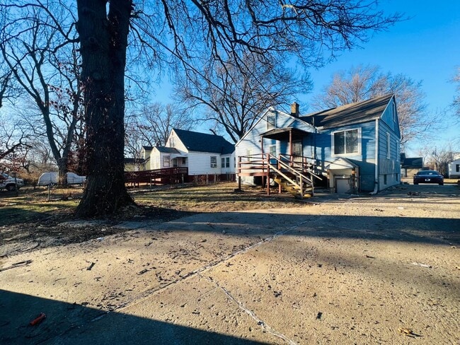 Building Photo - 4219 E 68th Terrace