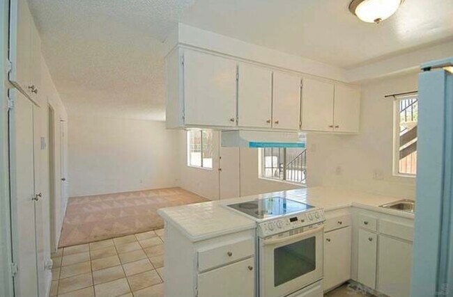 Building Photo - 5337 Groveland Dr
