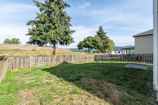 Building Photo - THREE BEDROOM PLUS BONUS OR FOURTH BEDROOM