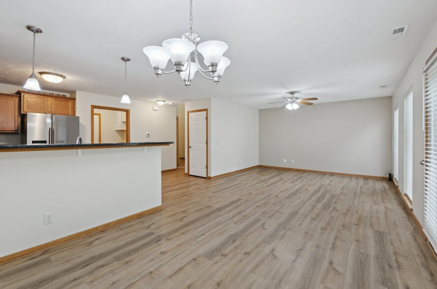 Building Photo - 8743 Remi Dr